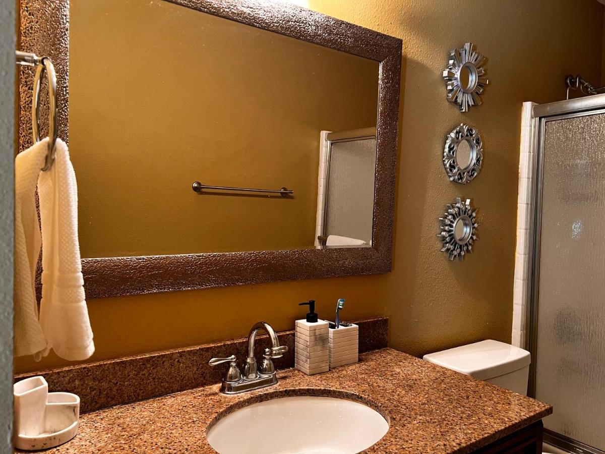 Modern Room With Shared Bathroom Alafaya Extérieur photo